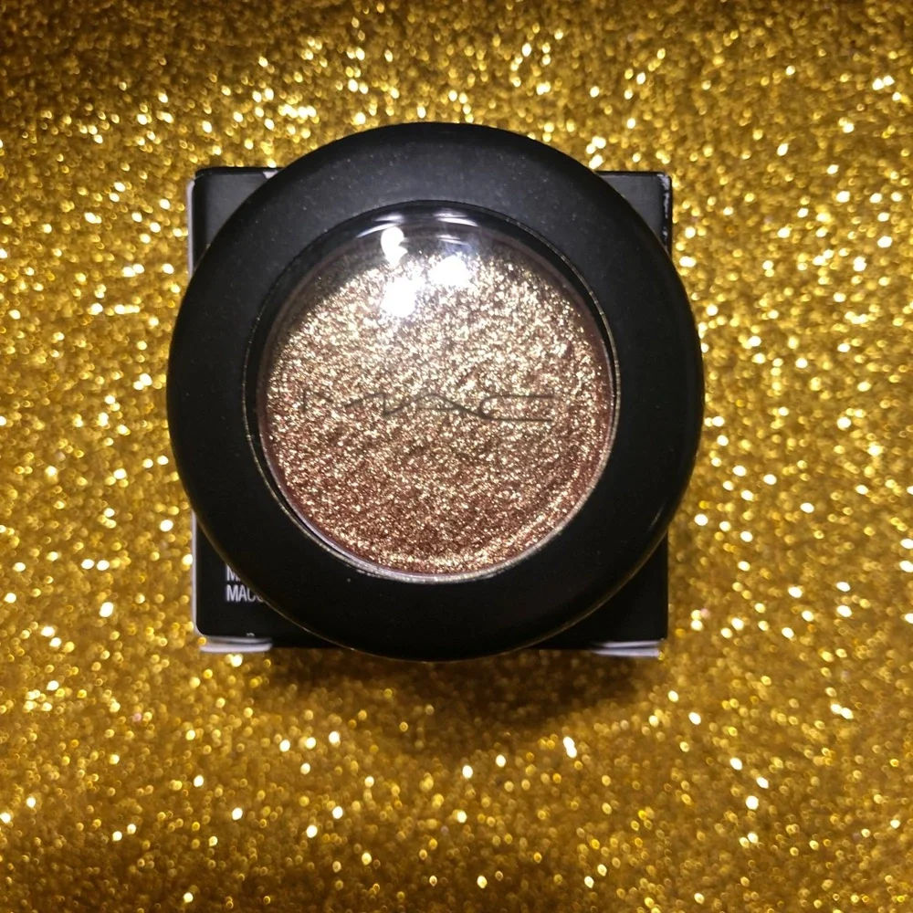 BNIB! MAC Dazzleshadow in I Like 2 Watch